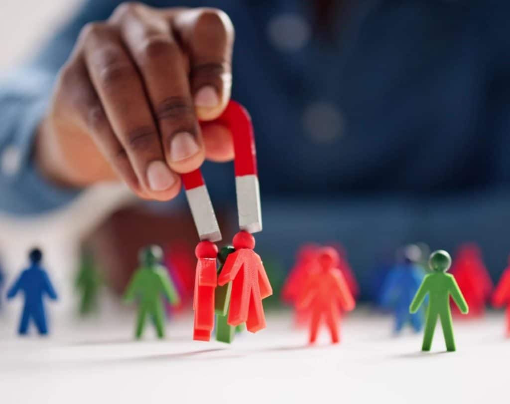 جذب مخاطب و بازدیدکننده به سایت