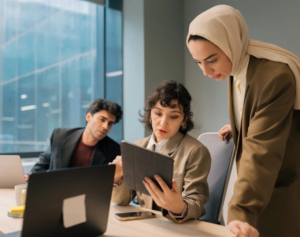 چرا قیمت طراحی سایت از نگاه کاربران گیجکننده است؟